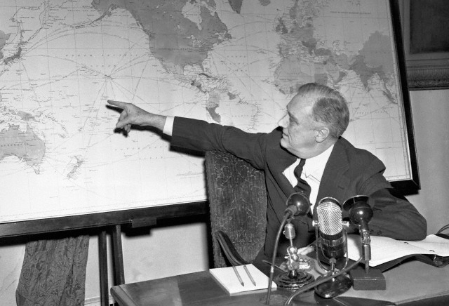 FDR pointing at map, 1942
